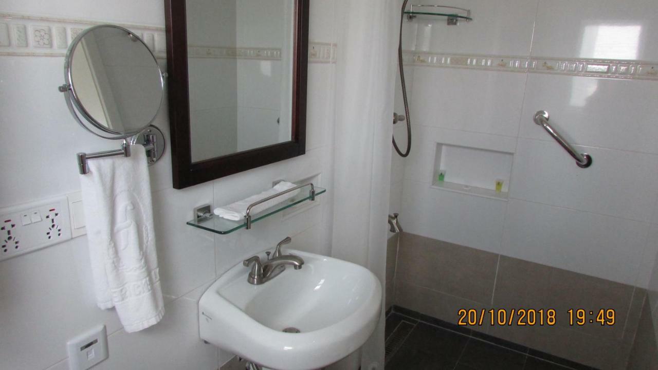 Frederick'S Lodge Kumasi Buitenkant foto